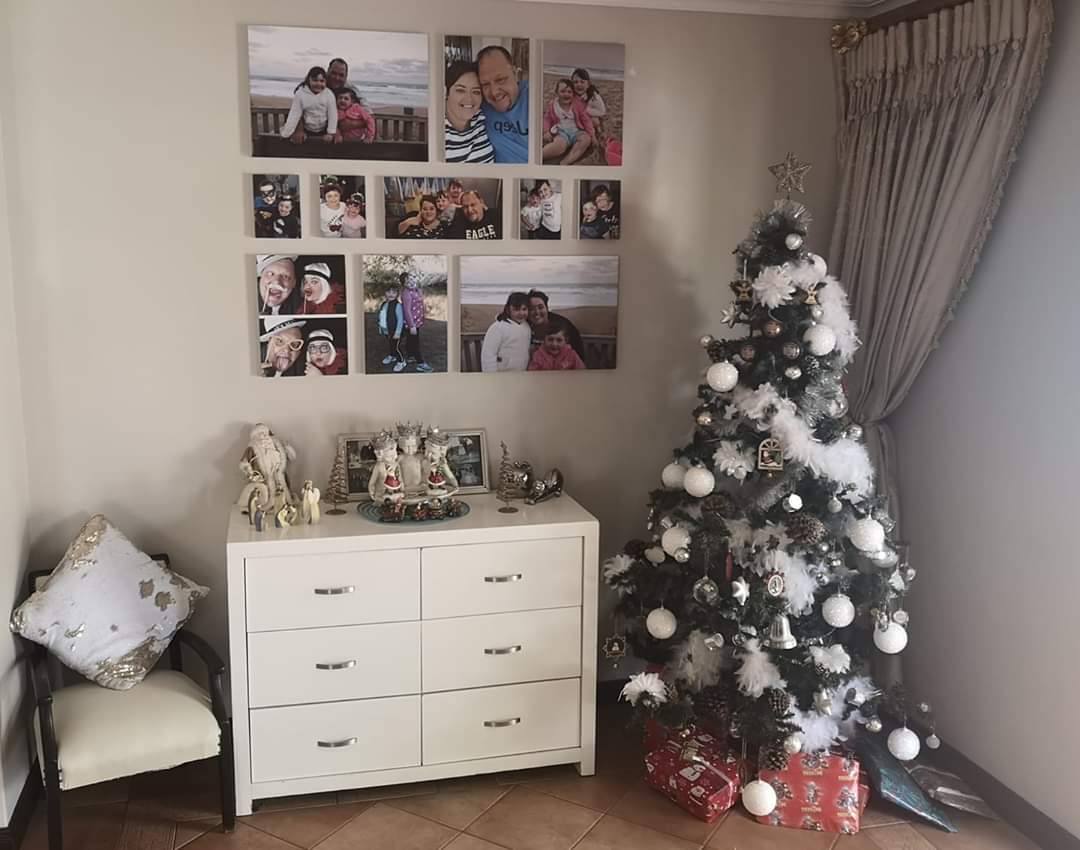 Deluxe Set - 11 ready-to-hang Canvas Prints Canvas & More 